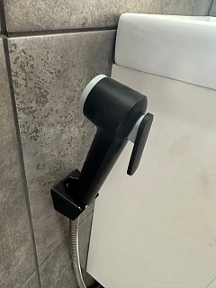 Смеситель д/раковины Haiba черный/хром с гиг.лейкой HB12805-7