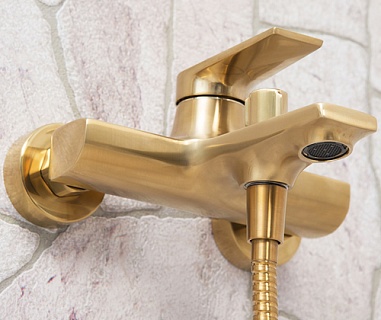 Смеситель д/ванны "Aisch" (5501)  кор.излив, 35мм золото  WasserKraft