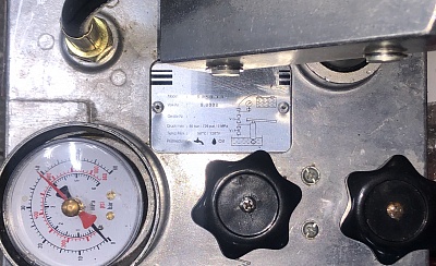 Насос опрессовочный VIEIR RP-50 ручной (60бар, 45мл/такт, 12л, металл)  (2)