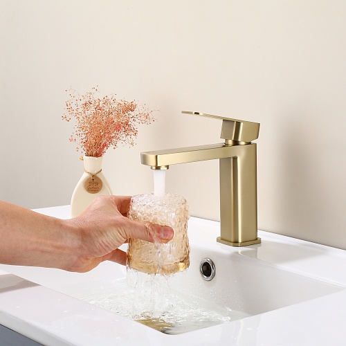 Смеситель д/умывальника "AOMORI" (AOM-1011BG) нерж, браш.золотоTOKITO