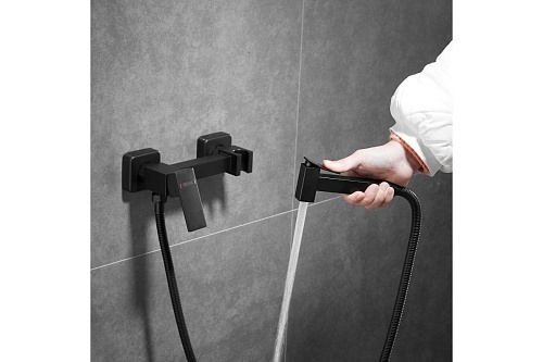 Смеситель с гиг. душ настенный черный SHEVANIK S137H